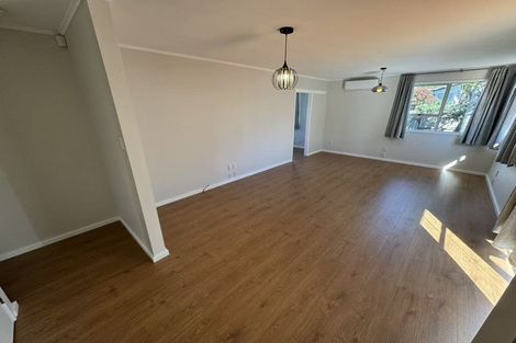 Photo of property in 16 Newham Place, Henderson, Auckland, 0612