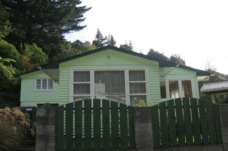 Photo of property in 21 Thomson Grove, Stokes Valley, Lower Hutt, 5019
