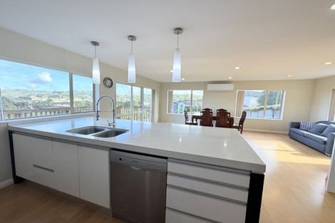 Photo of property in 76 Laurel Oak Drive, Schnapper Rock, Auckland, 0632