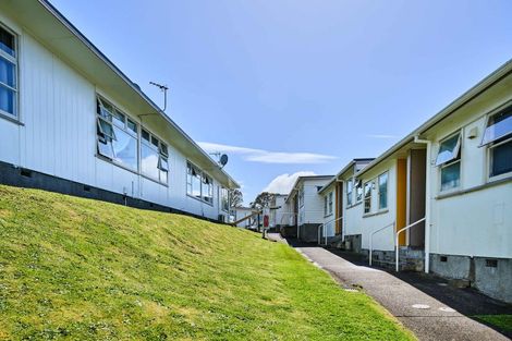 Photo of property in Batchelor Street Flats, 2-16 Batchelor Street, Newlands, Wellington, 6037