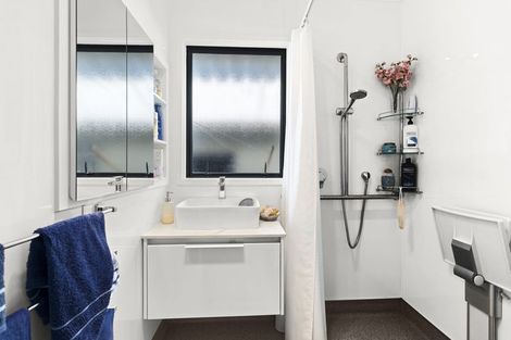 Photo of property in 11 Leon Place, Waitara, 4320