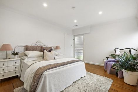 Photo of property in 35 Onewa Road, Northcote, Auckland, 0627