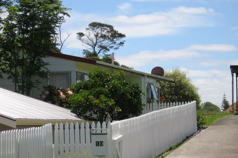 Photo of property in 10 Castlewood Grove, Blockhouse Bay, Auckland, 0600