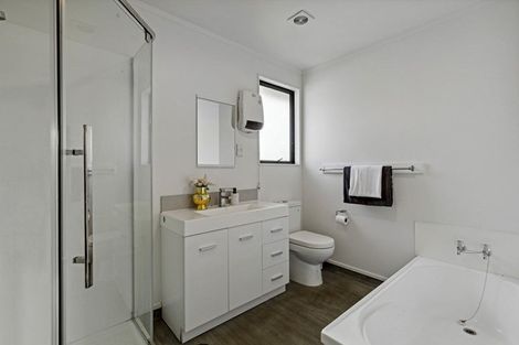 Photo of property in 35 Jadewynn Drive, Massey, Auckland, 0614