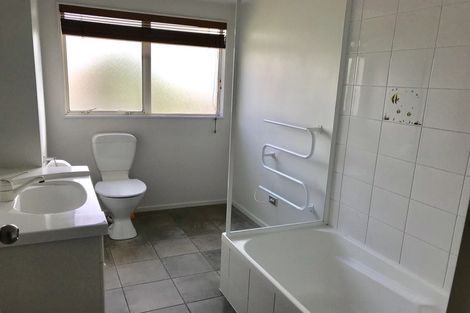 Photo of property in 2/22 Grenadine Place, Unsworth Heights, Auckland, 0632