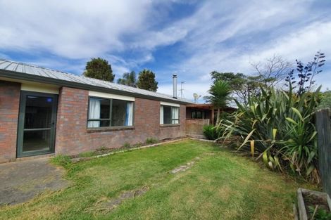 Photo of property in 10 O'sullivan Place, Waiuku, 2123