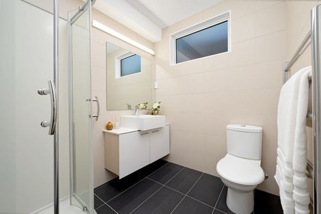Photo of property in 18 Cityview Place, Massey, Auckland, 0614