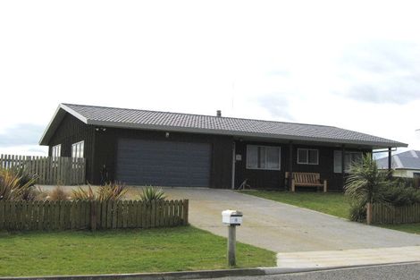 Photo of property in 9 Sand Dune Grove, Waikawa Beach, Levin, 5573