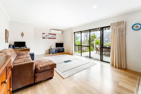 Photo of property in 10 Jelas Road, Red Beach, 0932