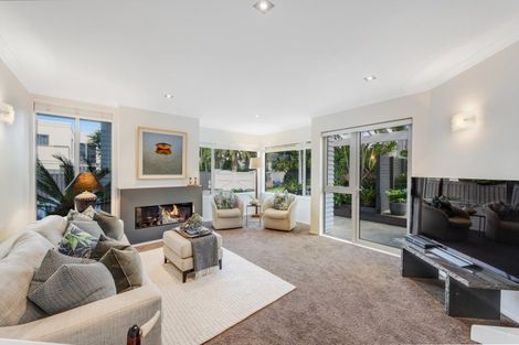 Photo of property in 53 Manor Park, Sunnyhills, Auckland, 2010