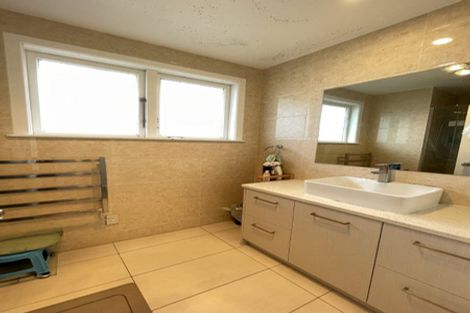 Photo of property in 538 Glenfield Road, Glenfield, Auckland, 0629