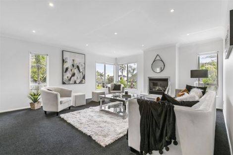 Photo of property in 6 Canonbie Place, East Tamaki Heights, Auckland, 2016