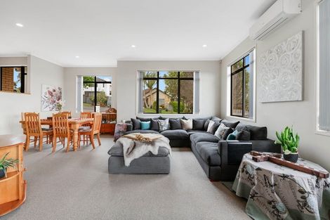 Photo of property in 4 Kingtide Place, Red Beach, 0932