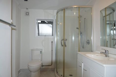 Photo of property in 1/609 Glenfield Road, Totara Vale, Auckland, 0629