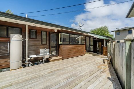Photo of property in 1/13 Woodlands Crescent, Browns Bay, Auckland, 0630
