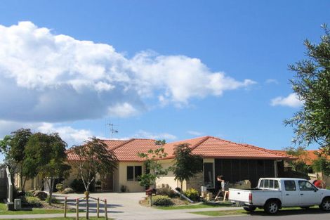 Photo of property in 27 Mcleod Place, Papamoa Beach, Papamoa, 3118