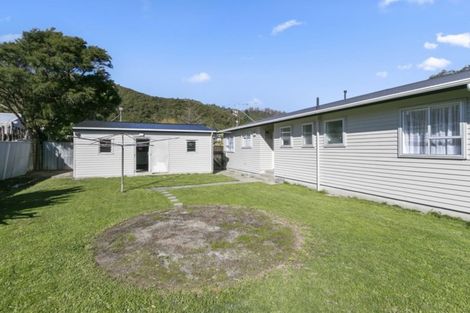 Photo of property in 3 Wicklow Grove, Wainuiomata, Lower Hutt, 5014