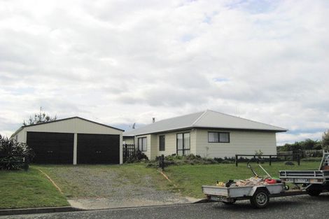 Photo of property in 3 Sand Dune Grove, Waikawa Beach, Levin, 5573