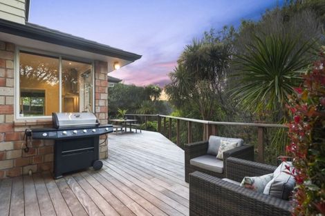 Photo of property in 240 Schnapper Rock Road, Schnapper Rock, Auckland, 0632