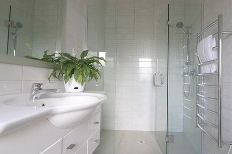 Photo of property in 60 Beach Road, Castor Bay, Auckland, 0620