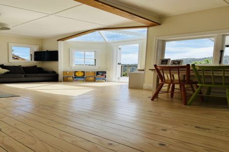 Photo of property in 8 Pendrell Road, Piha, New Lynn, 0772