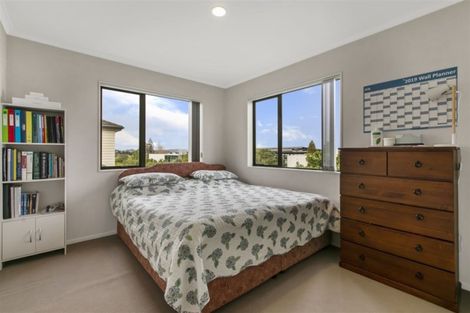 Photo of property in 24 Sarteano Drive, Manurewa, Auckland, 2105