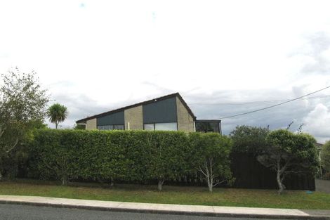 Photo of property in 1/1074 Beach Road, Torbay, Auckland, 0630