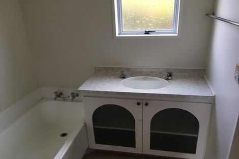 Photo of property in 37 Oakfield Crescent, Pukete, Hamilton, 3200