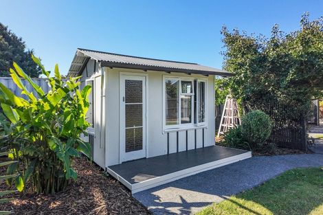 Photo of property in 28 Pitt Street, Clive, 4102