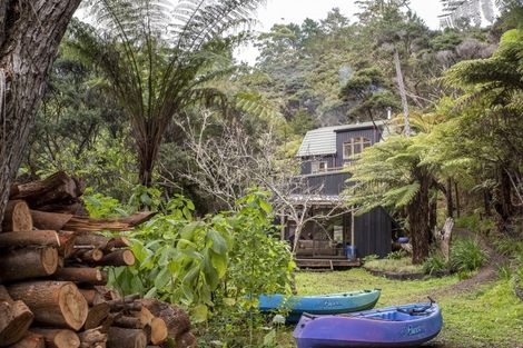 Photo of property in 16 Major Bridge Drive, Russell, 0272