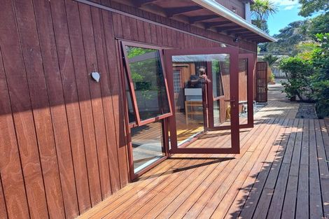 Photo of property in 17a Old Lake Road, Narrow Neck, Auckland, 0624