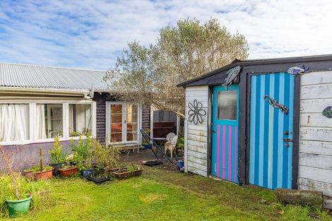 Photo of property in 40 Karaka Street, Castlecliff, Whanganui, 4501