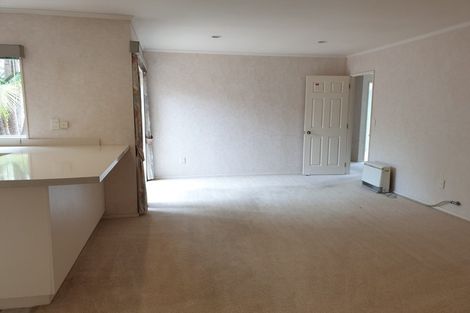 Photo of property in 122 Golfland Drive, Golflands, Auckland, 2013