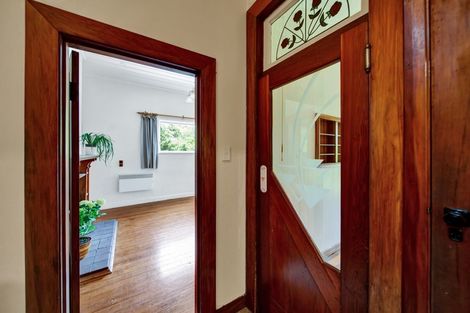 Photo of property in 44 Carrington Street, Lower Vogeltown, New Plymouth, 4310