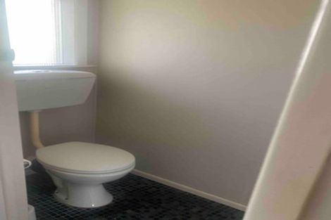 Photo of property in 25 Ellesmere Crescent, Pakuranga Heights, Auckland, 2010