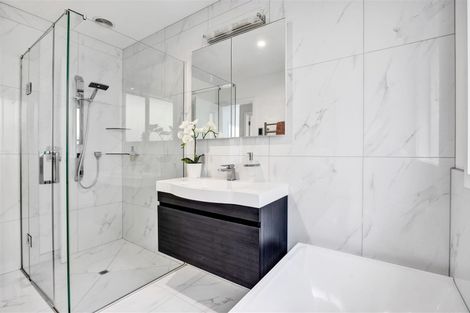 Photo of property in 4 Vardon Way, Waiwhakaiho, New Plymouth, 4312