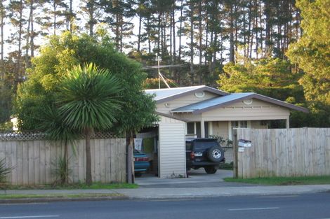 Photo of property in 651 Swanson Road, Swanson, Auckland, 0612