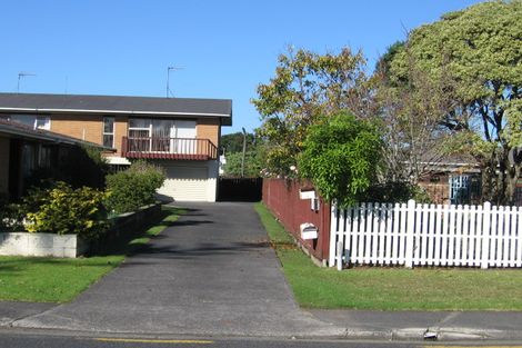 Photo of property in 2/24 Tamariki Avenue, Kelston, Auckland, 0602