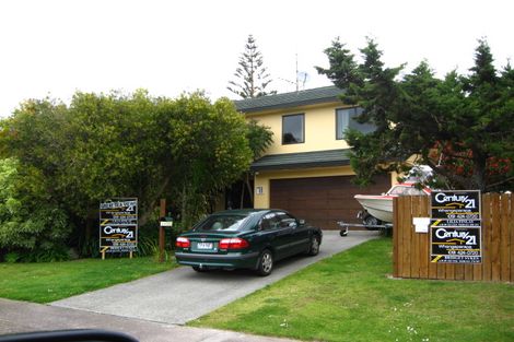 Photo of property in 71 Pacific Parade, Army Bay, Whangaparaoa, 0930