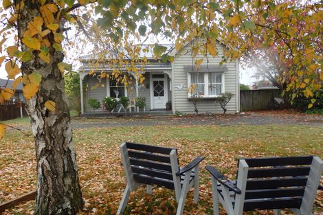 Photo of property in 233 Shakespeare Street, Leamington, Cambridge, 3432