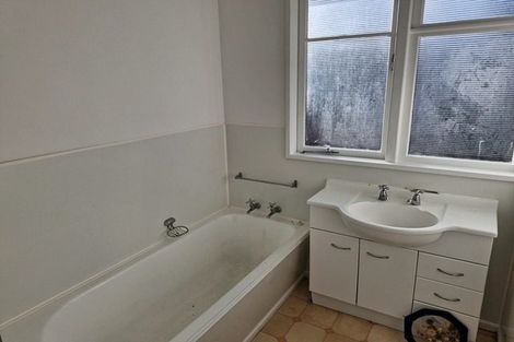 Photo of property in 3 Waters Place, New Lynn, Auckland, 0600