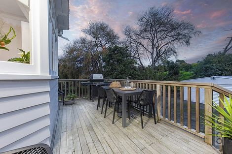 Photo of property in 30-32 Great North Road, Riverhead, 0820