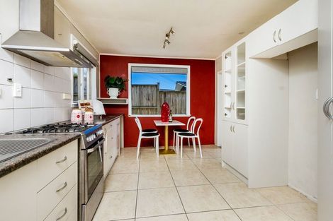 Photo of property in 70 Chivalry Road, Glenfield, Auckland, 0629