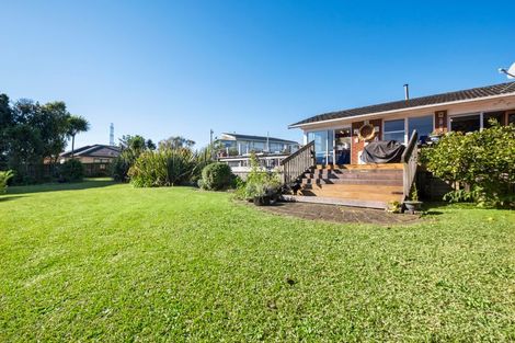 Photo of property in 65 Edgewater Drive, Pakuranga, Auckland, 2010