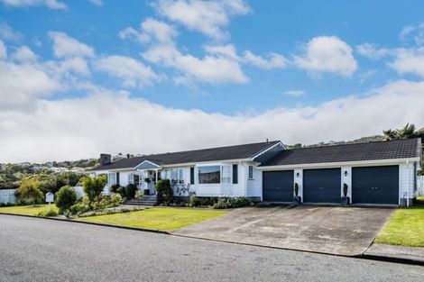 Photo of property in 4 Cassley Crescent, Papakowhai, Porirua, 5024