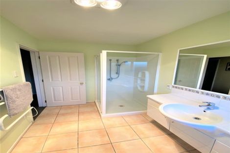 Photo of property in 8 Amdale Avenue, Broomfield, Christchurch, 8042