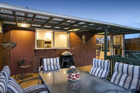 Photo of property in 11 Grassmere Road, Henderson Valley, Auckland, 0612