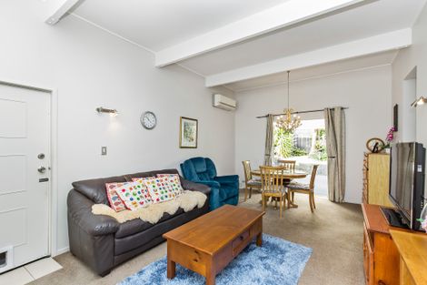 Photo of property in 1/612 Beach Road, Browns Bay, Auckland, 0630