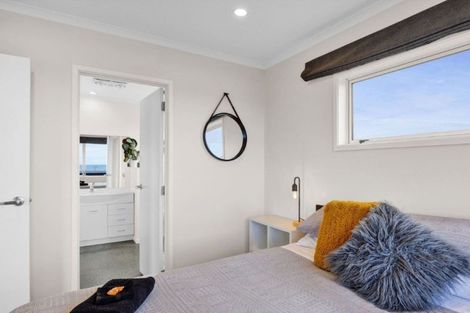 Photo of property in 6 Ironsands, Waverley, 4591