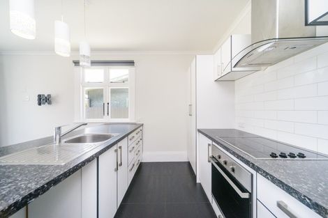 Photo of property in 11 Shamrock Street, Takaro, Palmerston North, 4412